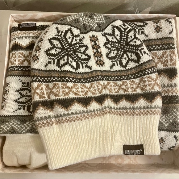 Muk Luks 6 Piece Cold Weather Accessory Set - Picture 3 of 7